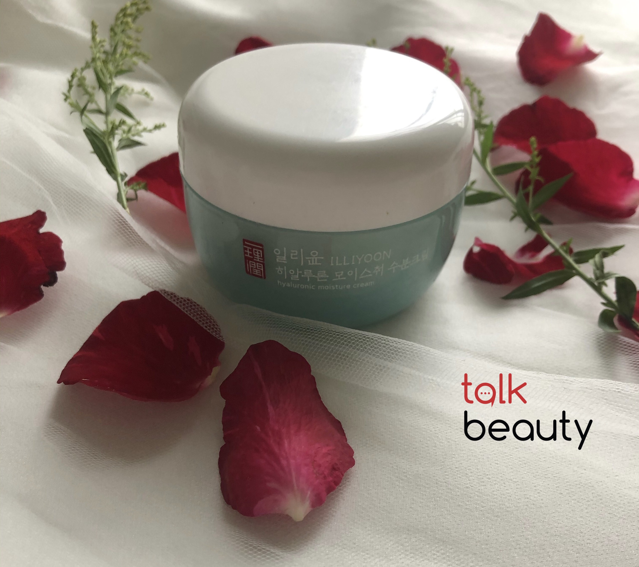 Thiết kế đơn giản với bao b&igrave; m&agrave;u xanh ngọc